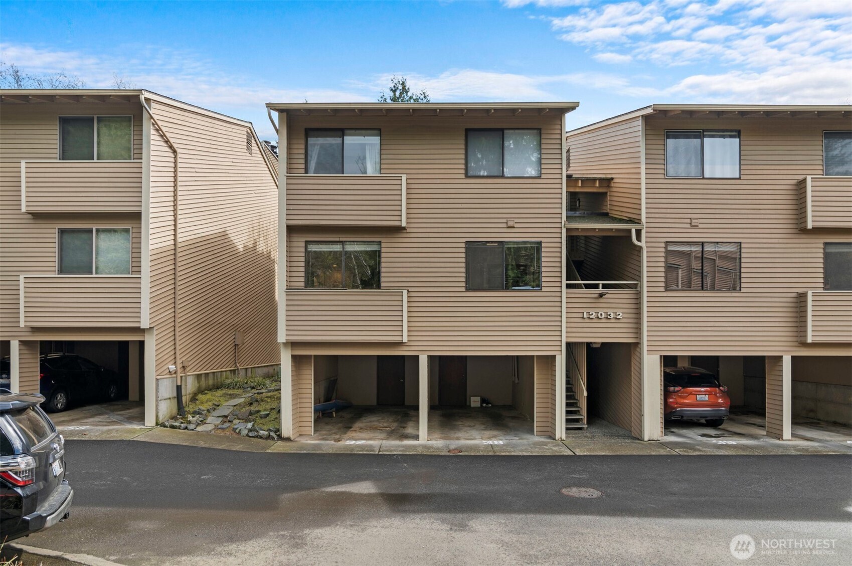 Kirkland, Washington 98034, United States, 2 Bedrooms Bedrooms, ,1 BathroomBathrooms,Residential,Active,106217