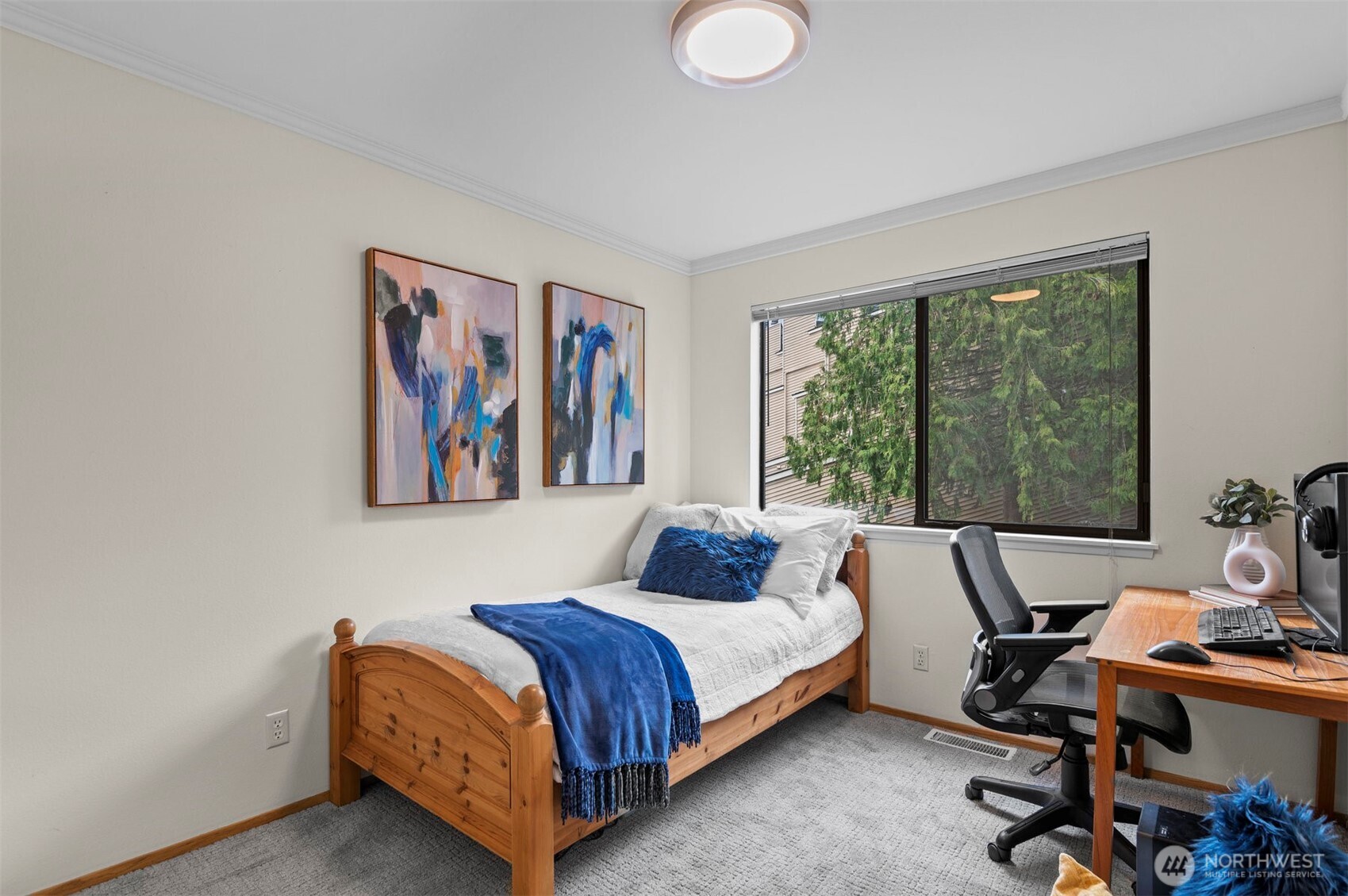 Kirkland, Washington 98034, United States, 2 Bedrooms Bedrooms, ,1 BathroomBathrooms,Residential,Active,106217