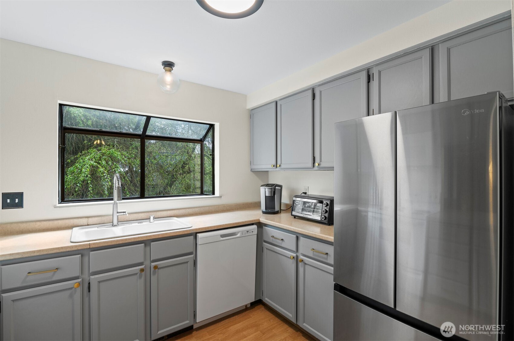 Kirkland, Washington 98034, United States, 2 Bedrooms Bedrooms, ,1 BathroomBathrooms,Residential,Active,106217