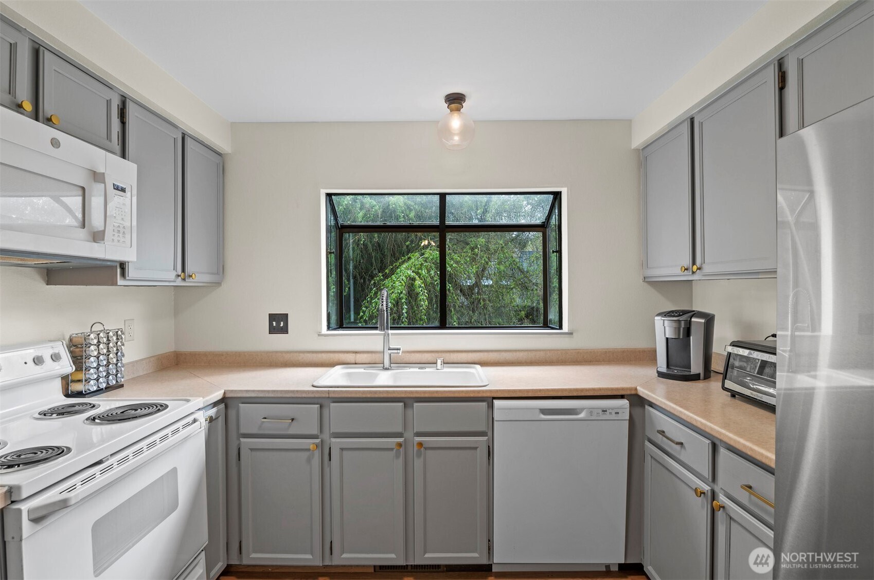 Kirkland, Washington 98034, United States, 2 Bedrooms Bedrooms, ,1 BathroomBathrooms,Residential,Active,106217