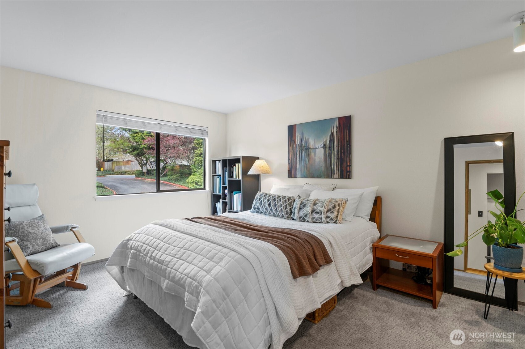 Kirkland, Washington 98034, United States, 2 Bedrooms Bedrooms, ,1 BathroomBathrooms,Residential,Active,106217