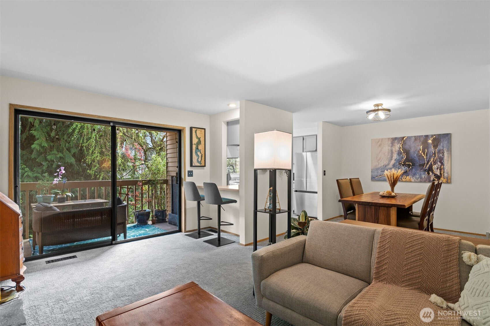 Kirkland, Washington 98034, United States, 2 Bedrooms Bedrooms, ,1 BathroomBathrooms,Residential,Active,106217