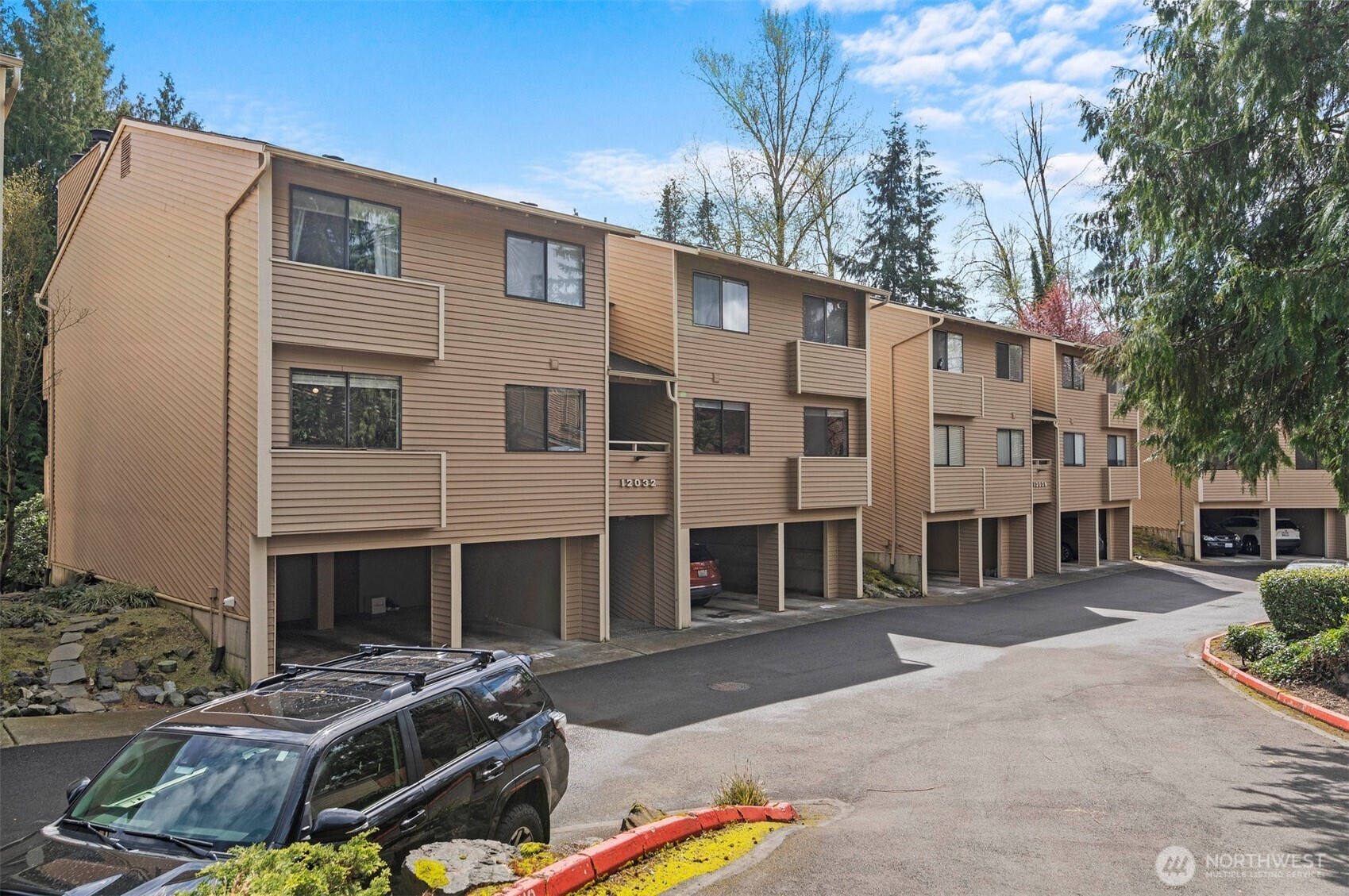 Kirkland, Washington 98034, United States, 2 Bedrooms Bedrooms, ,1 BathroomBathrooms,Residential,Active,106217