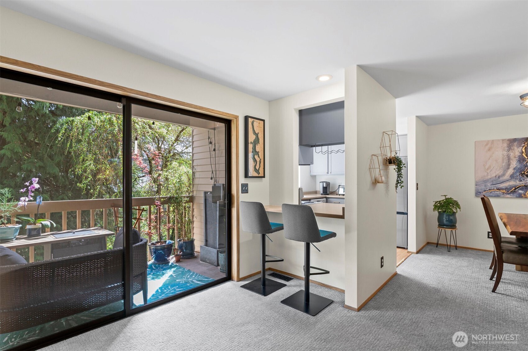 Kirkland, Washington 98034, United States, 2 Bedrooms Bedrooms, ,1 BathroomBathrooms,Residential,Active,106217