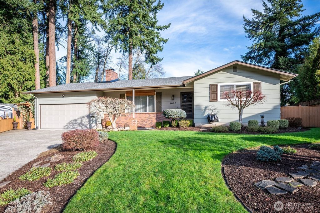 Photo of 1008 16th Place, Kelso, WA 98626 (MLS # 2469492)