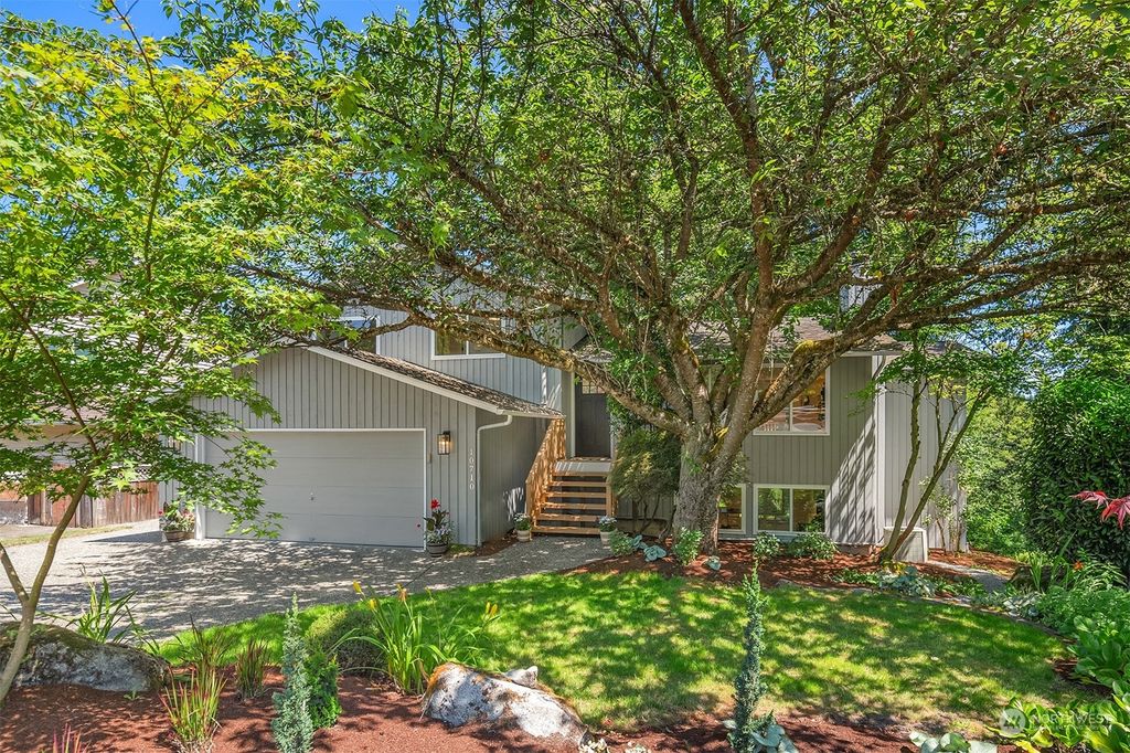 Photo of 10710 183rd Avenue NE, Redmond, WA 98052 (MLS # 2260306)