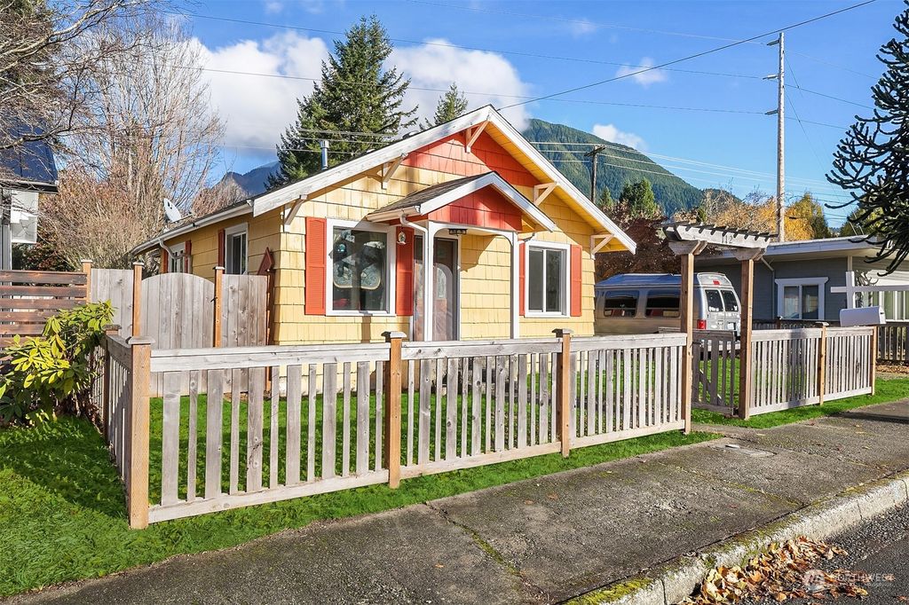 Photo of 112 E 4th Street, North Bend, WA 98045 (MLS # 2020016)