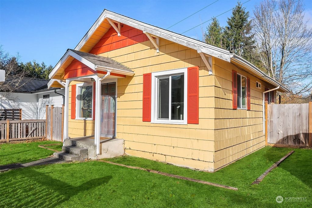 Photo of 112 E 4th Street, North Bend, WA 98045 (MLS # 2020016)