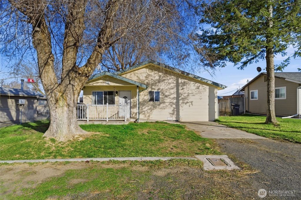 Photo of 762 S 2nd Avenue, Connell, WA 99326 (MLS # 2503218)