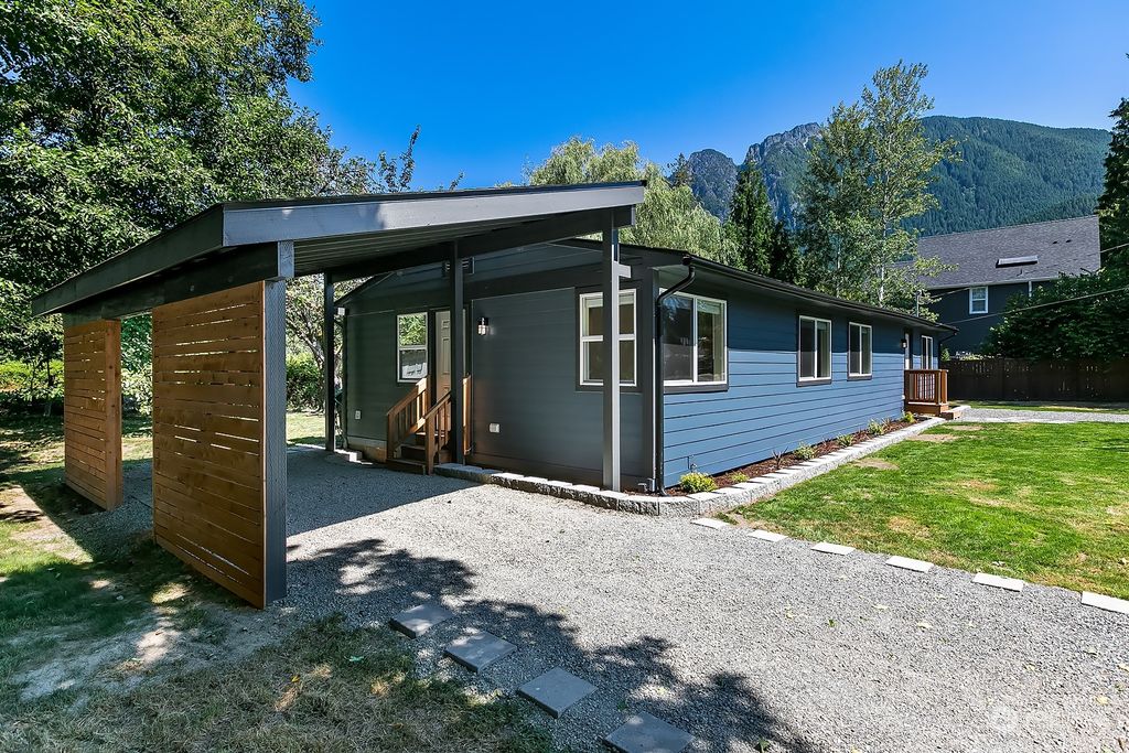 Photo of 320 NE 8TH Street, North Bend, WA 98045 (MLS # 2025884)