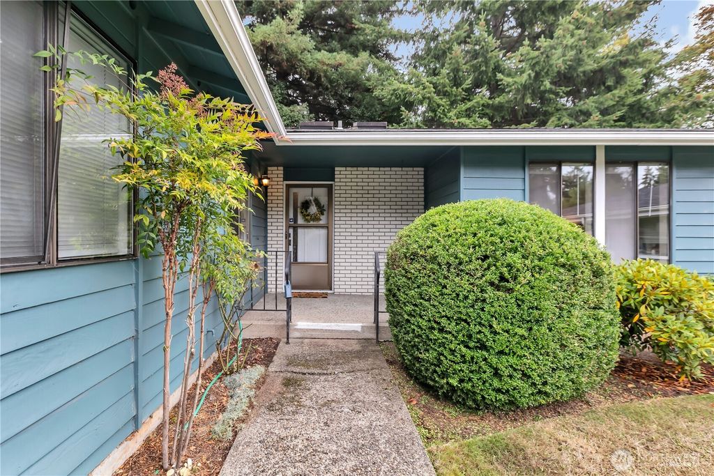 Photo of 24816 11th Avenue S, Des Moines, WA 98198 (MLS # 2440325)