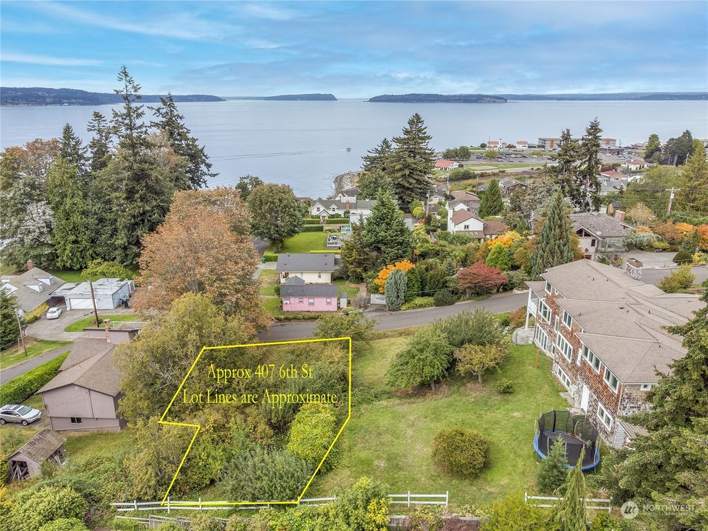 Photo of 407 6th Street, Mukilteo, WA 98275 (MLS # 2290824)