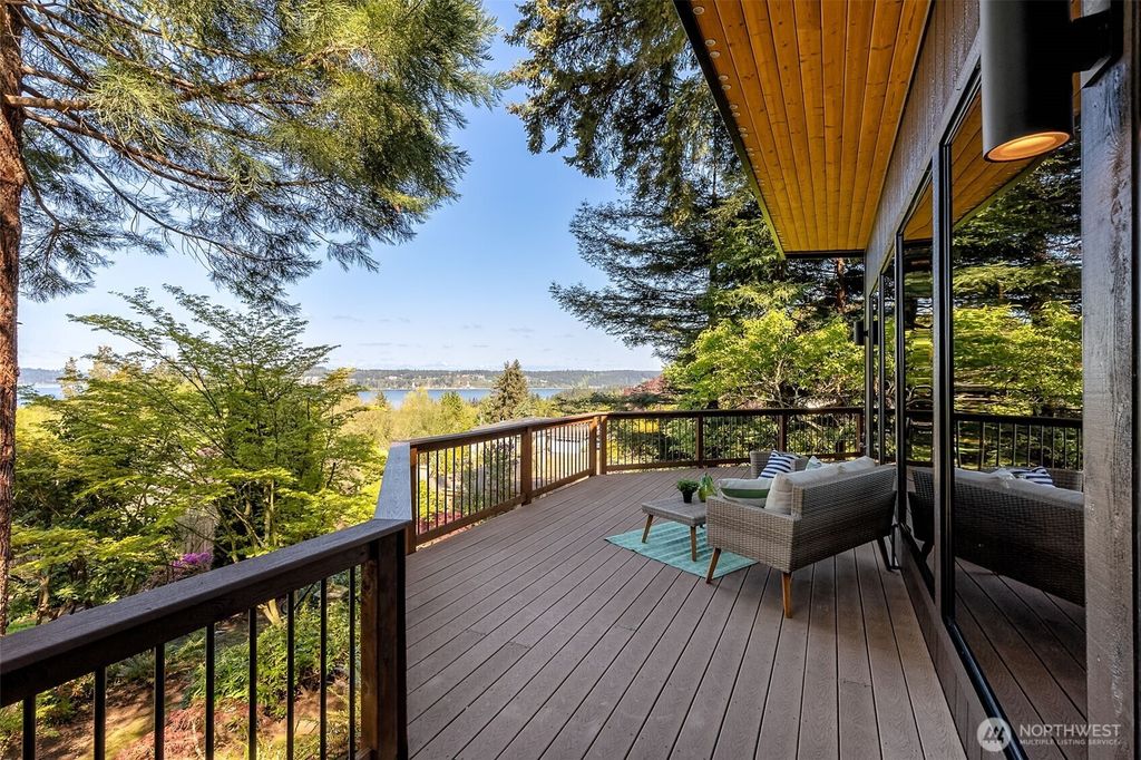 Photo of 8005 21st Avenue W, University Place, WA 98466 (MLS # 2516848)