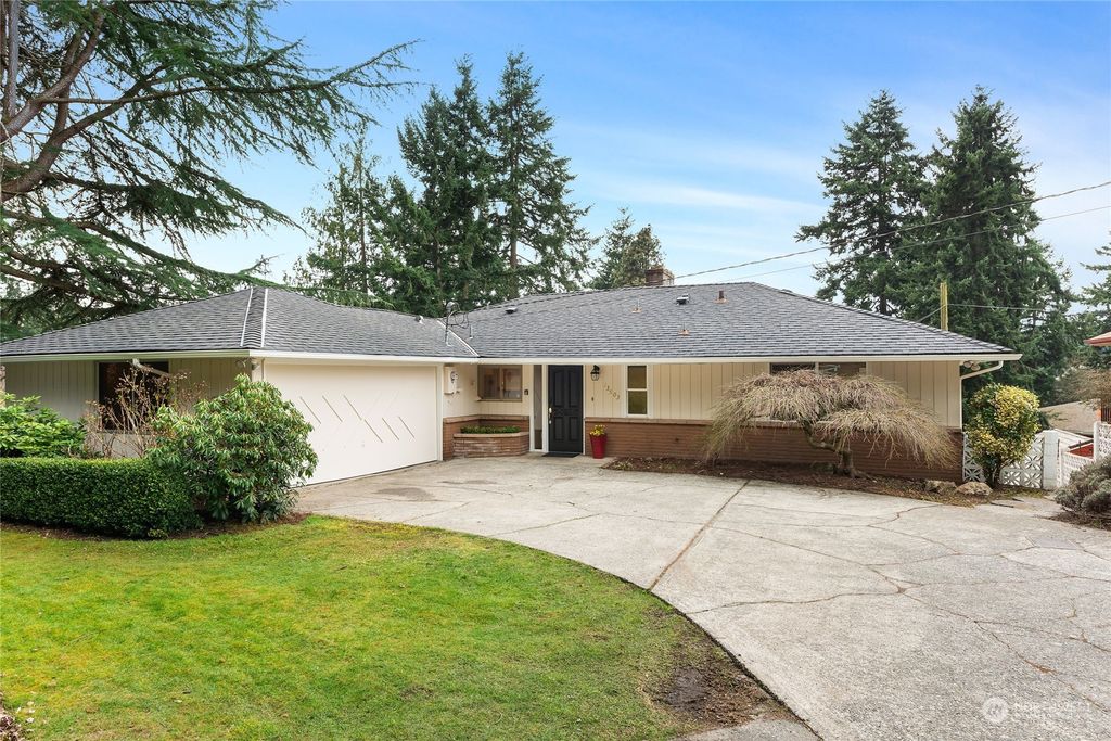 Photo of 13503 North Park Avenue N, Seattle, WA 98133 (MLS # 2207913)