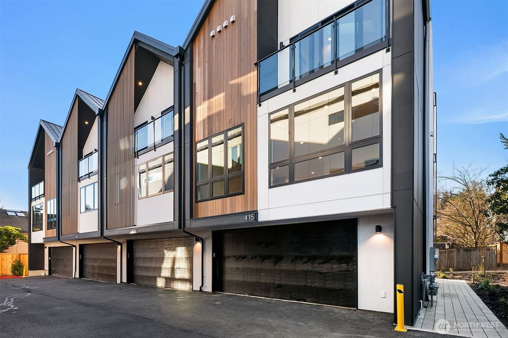 Photo of 411 99th Avenue NE, Bellevue, WA 98004 (MLS # 2490755)