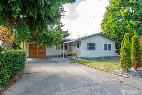 Photo of 687 SW 3rd Avenue, Oak Harbor, WA 98277 (MLS # 2588986)