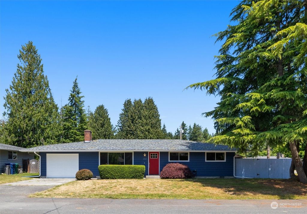 Photo of 1717 126th Street SE, Everett, WA 98208 (MLS # 2129254)