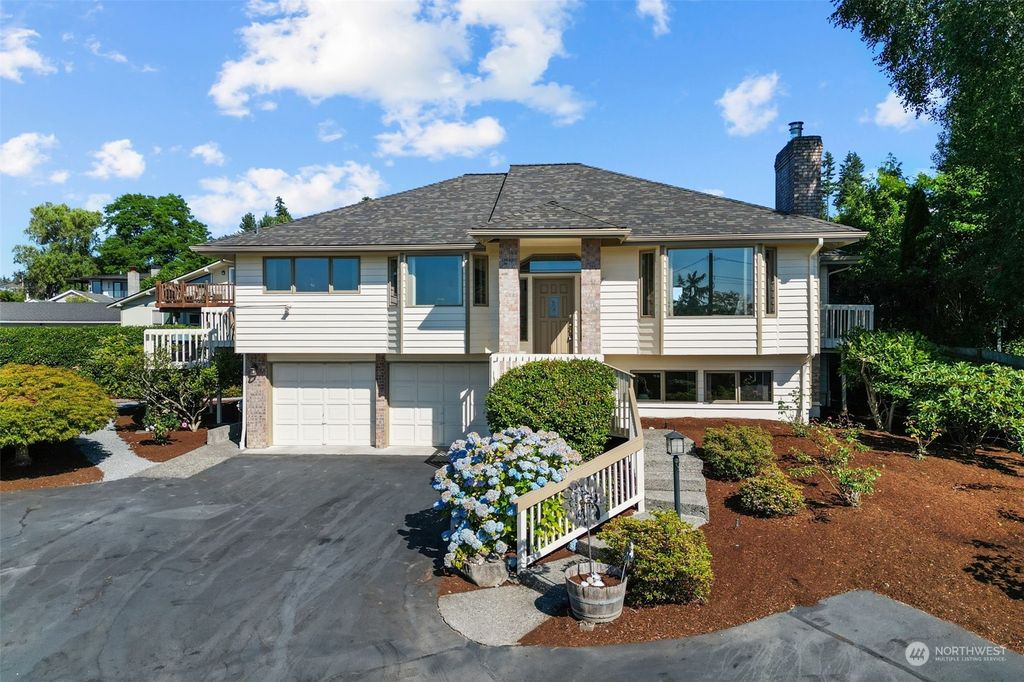 Photo of 3715 Upland Avenue, Everett, WA 98203 (MLS # 2295252)