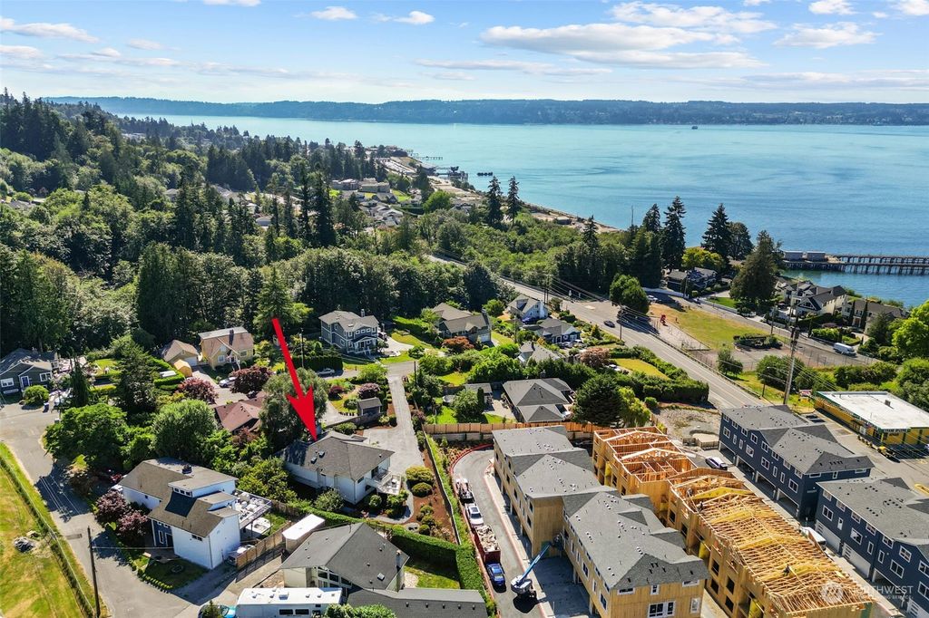 Photo of 3715 Upland Avenue, Everett, WA 98203 (MLS # 2295252)