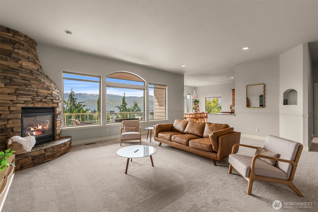 Photo of 718 Briarwood Drive, East Wenatchee, WA 98802 (MLS # 2509971)