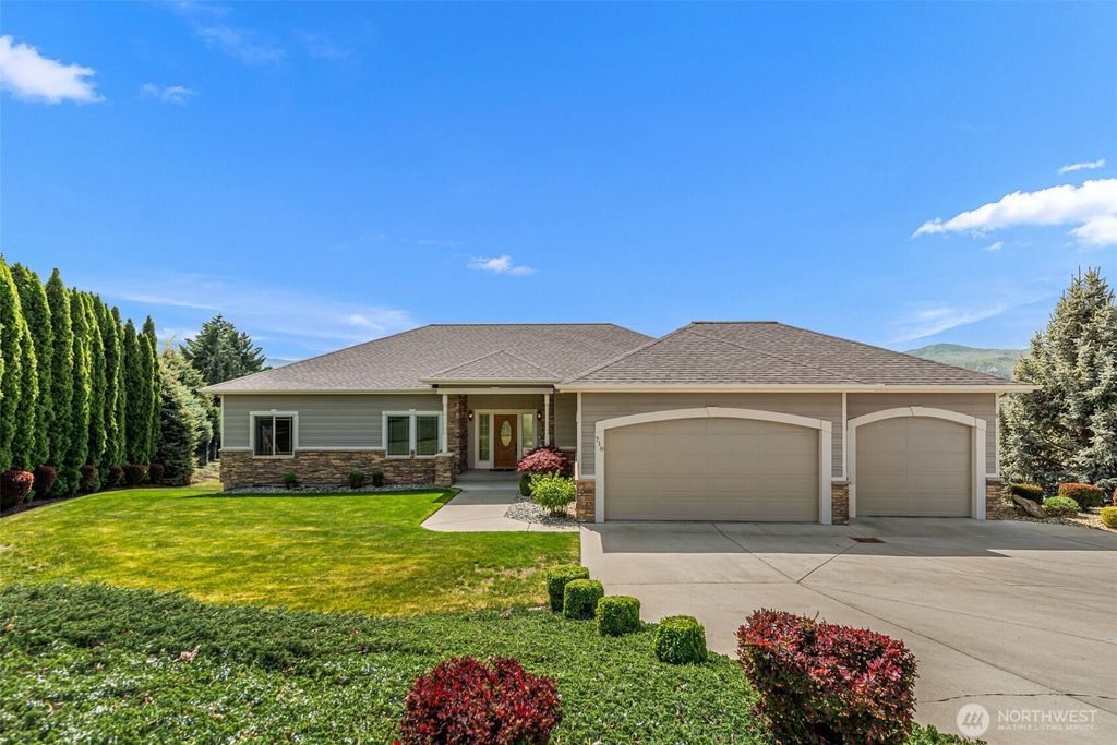 Photo of 718 Briarwood Drive, East Wenatchee, WA 98802 (MLS # 2509971)