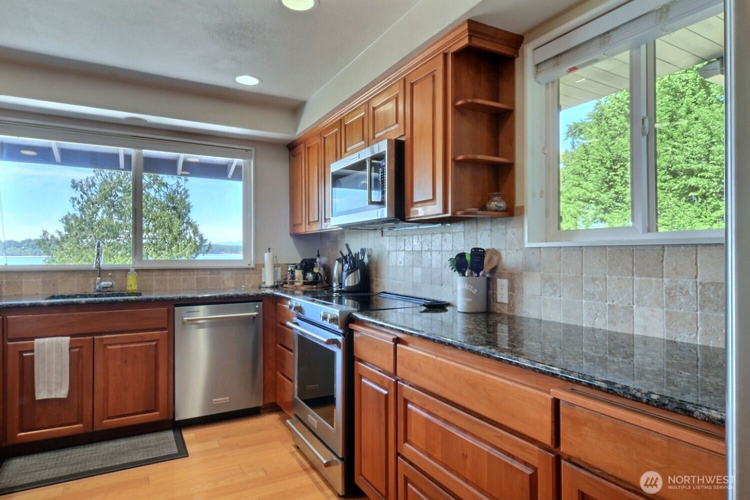7504 Crescent Beach Road NW