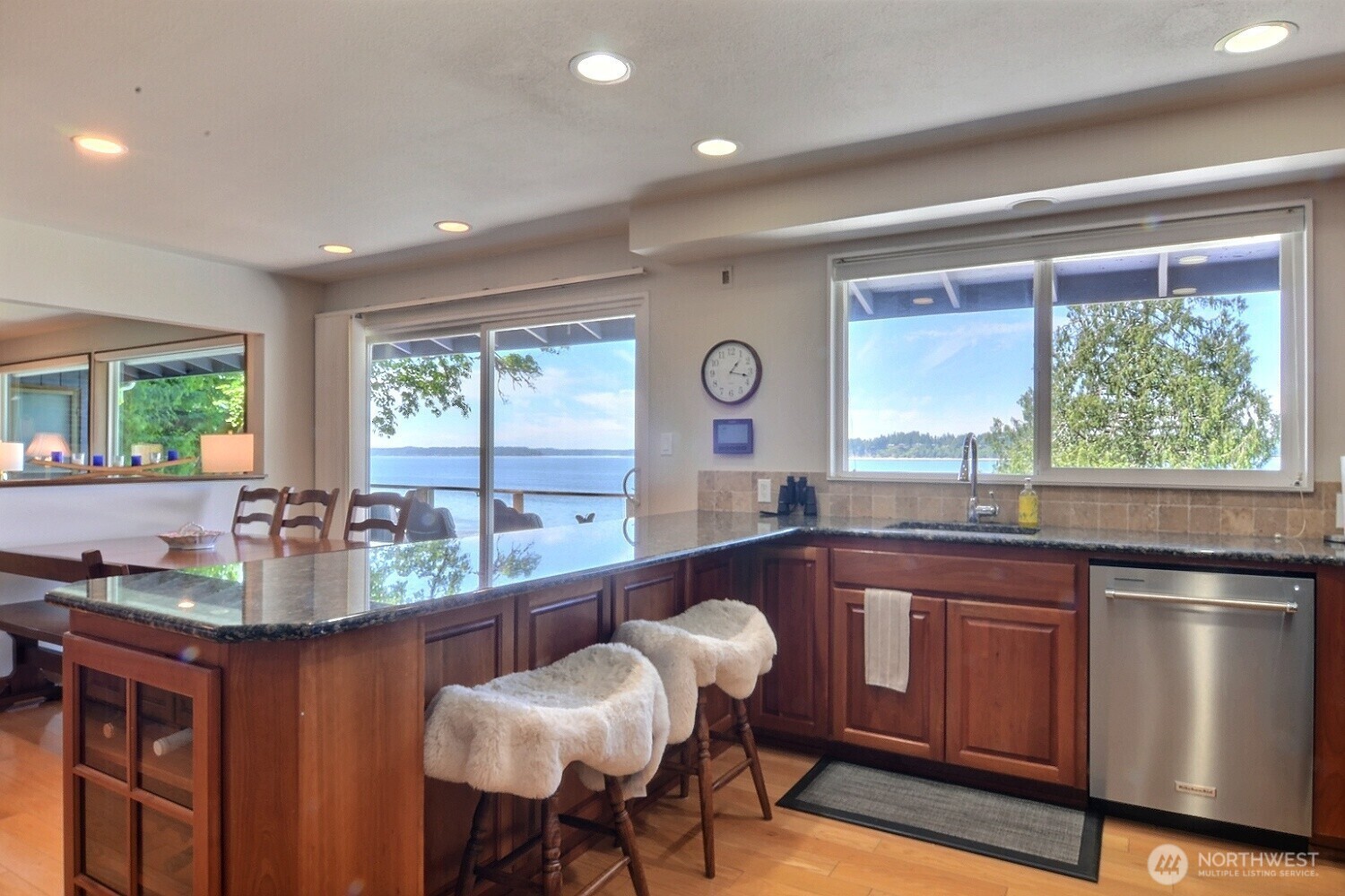 7504 Crescent Beach Road NW