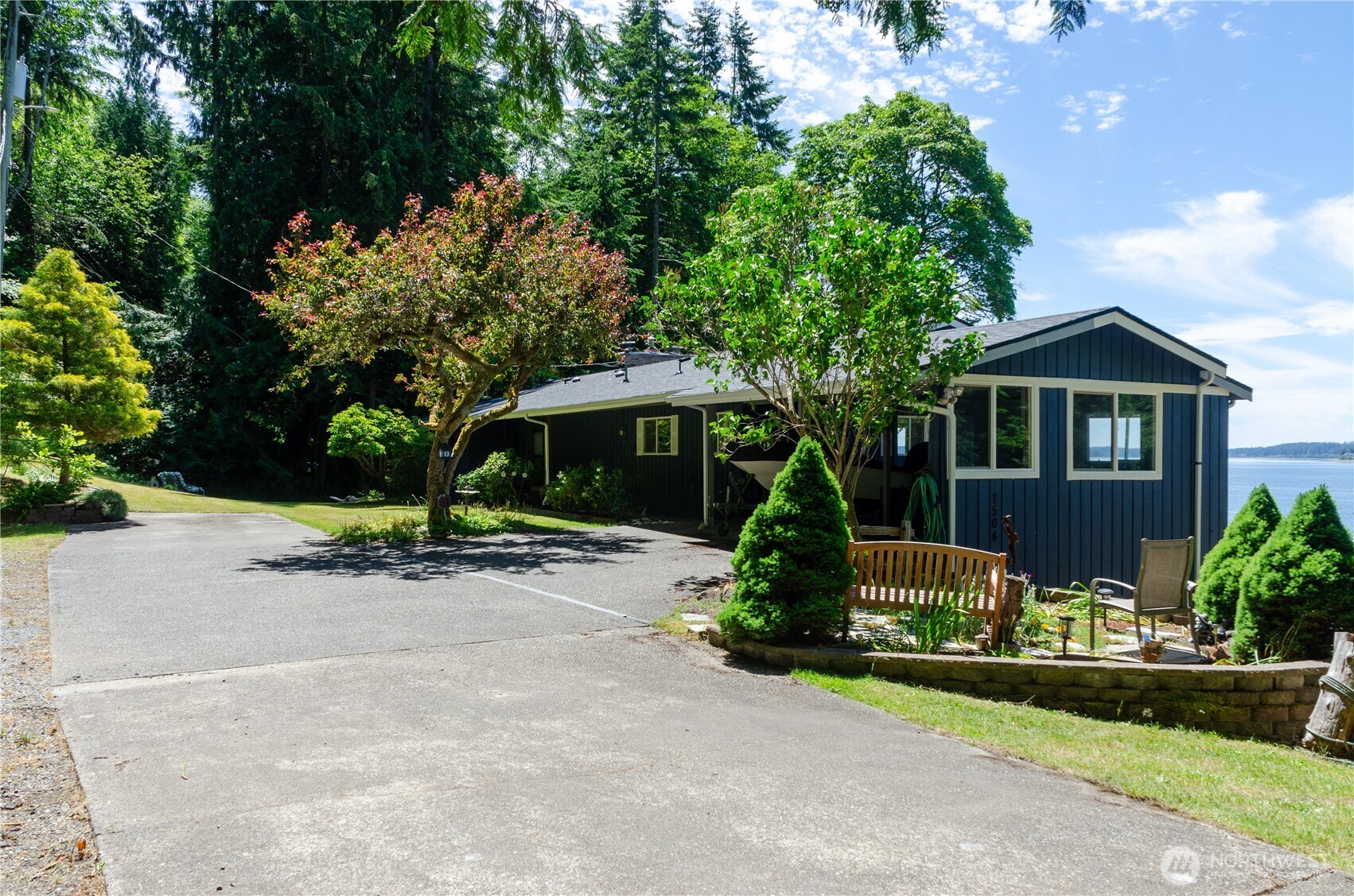 7504 Crescent Beach Road NW