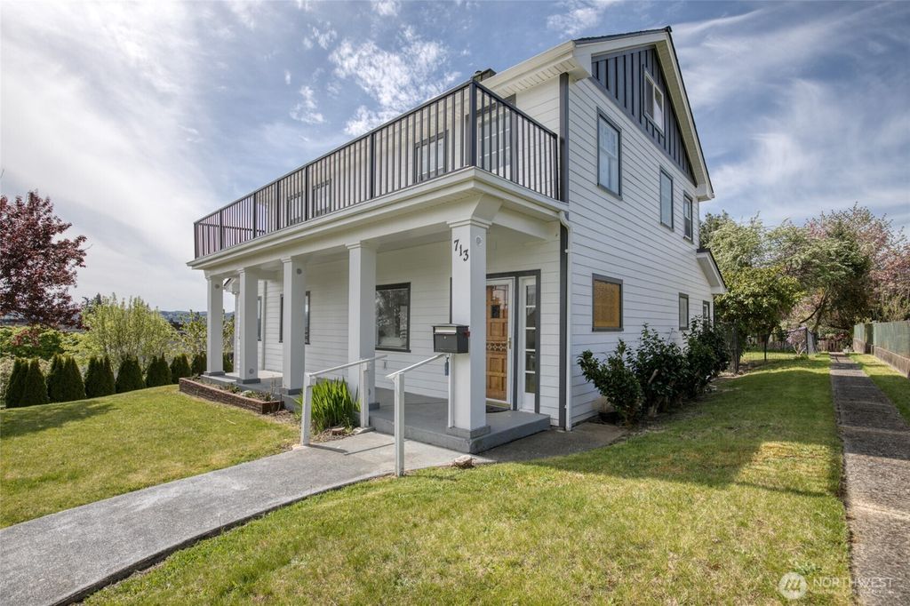Photo of 713 N Broadway St ST, Aberdeen, WA 98520 (MLS # 2512000)
