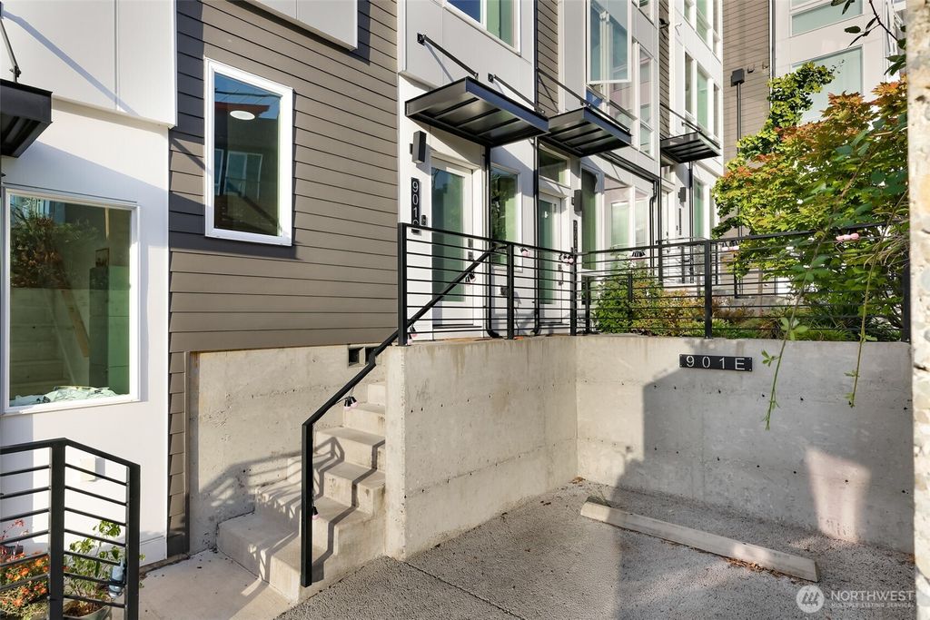 Photo of 901 28th Avenue S #G, Seattle, WA 98144 (MLS # 2464573)