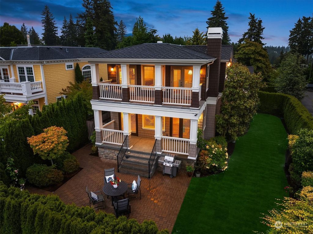 Photo of 206 13th Avenue, Kirkland, WA 98033 (MLS # 2296041)
