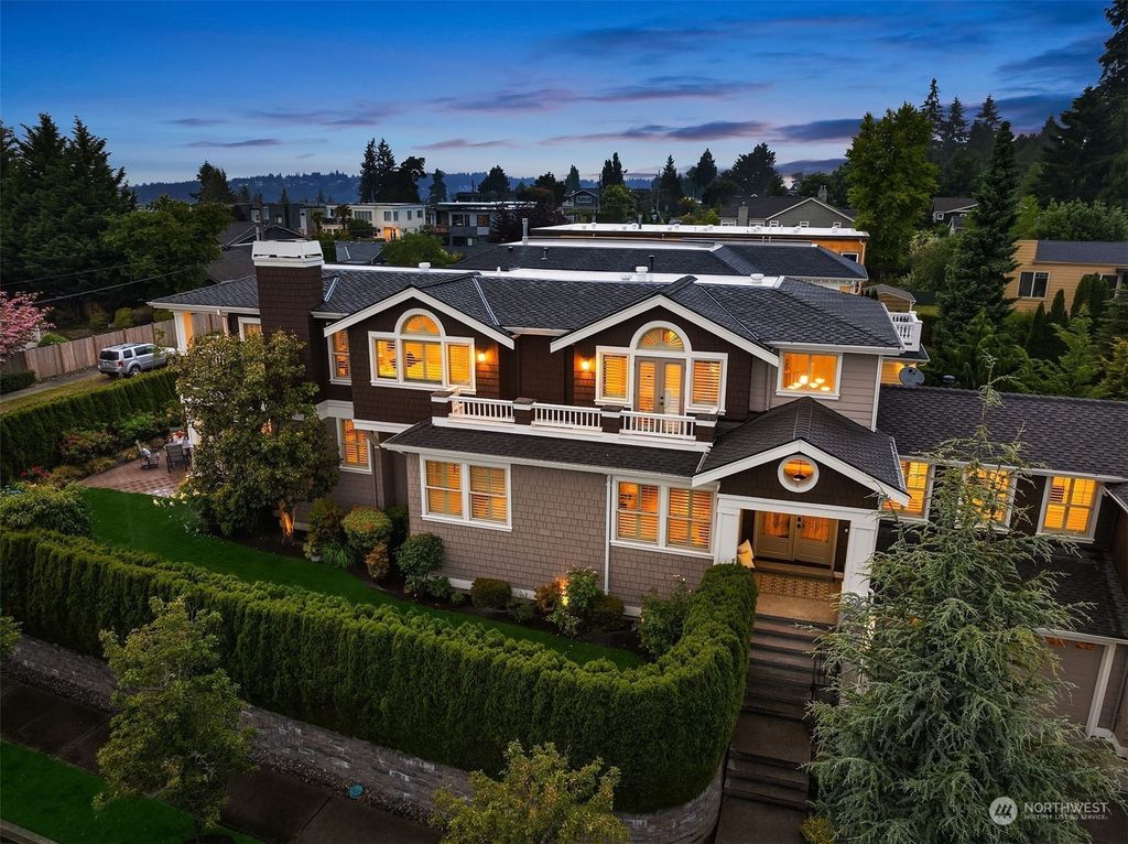 Photo of 206 13th Avenue, Kirkland, WA 98033 (MLS # 2296041)