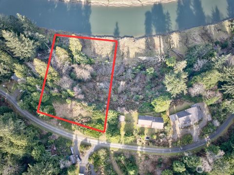 Photo of 26 Lynn Point Lane, South Bend, WA 98586 (MLS # 2488101)