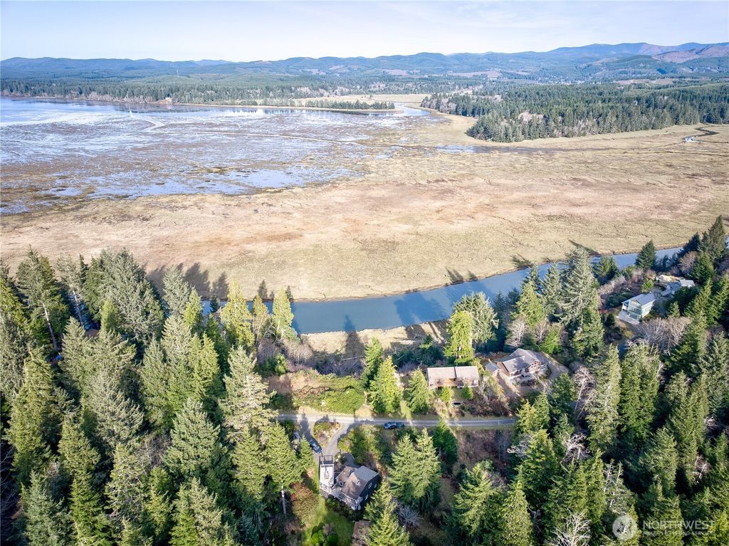 Photo of 26 Lynn Point Lane, South Bend, WA 98586 (MLS # 2488101)