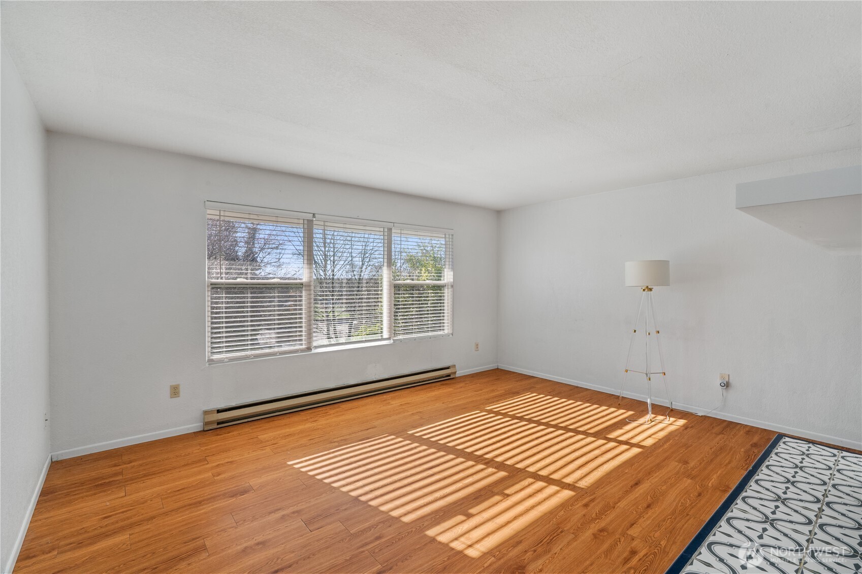 209 W Chenault Avenue