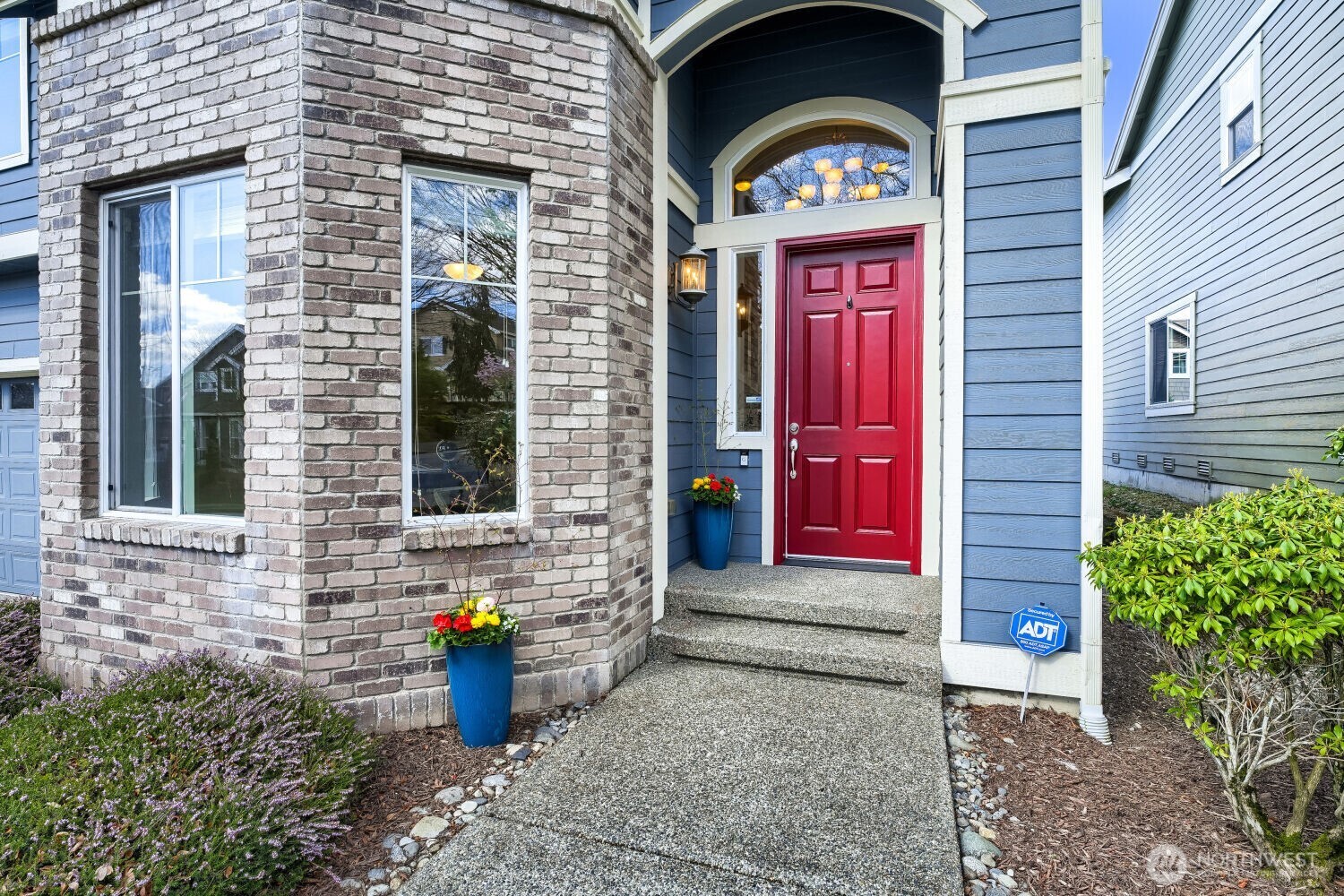 2972 NE Marquette Way