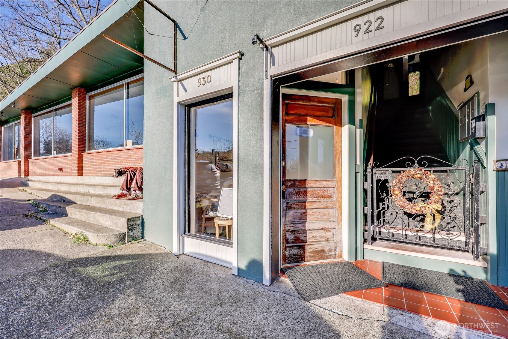 922 Washington Street