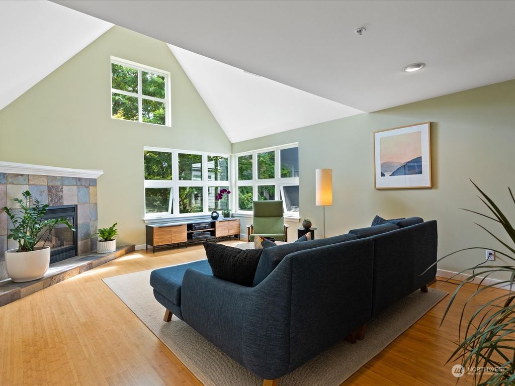 Photo of 4426 Phinney Avenue N, Seattle, WA 98103 (MLS # 2137475)