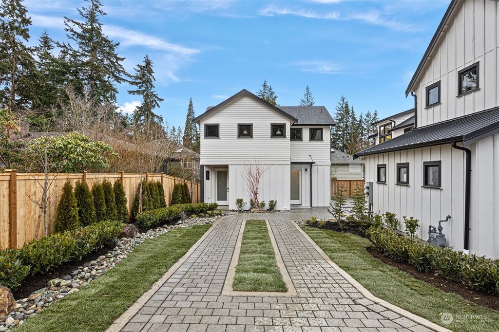 Photo of 7535 126th Avenue NE, Kirkland, WA 98033 (MLS # 2045115)