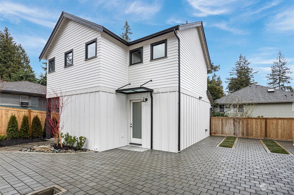 Photo of 7535 126th Avenue NE, Kirkland, WA 98033 (MLS # 2045115)