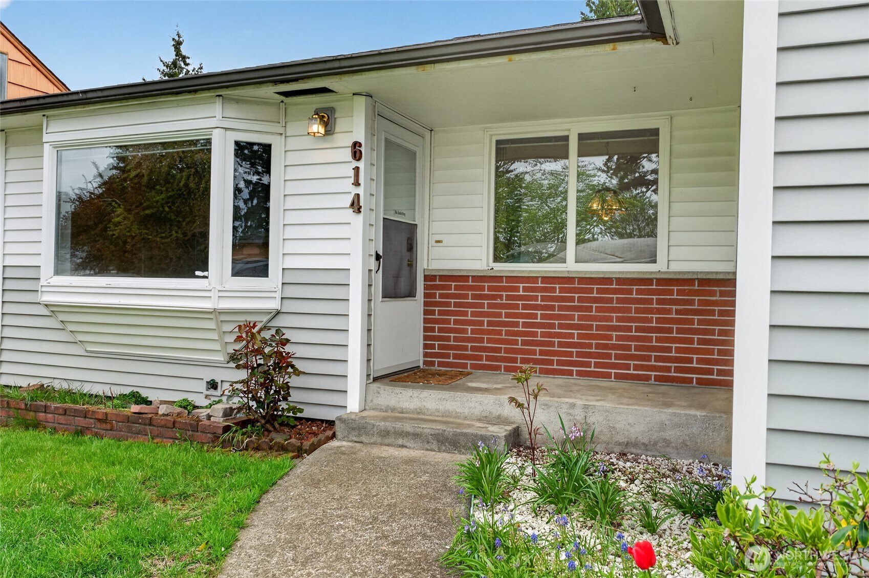 614 Violet Meadow Street S