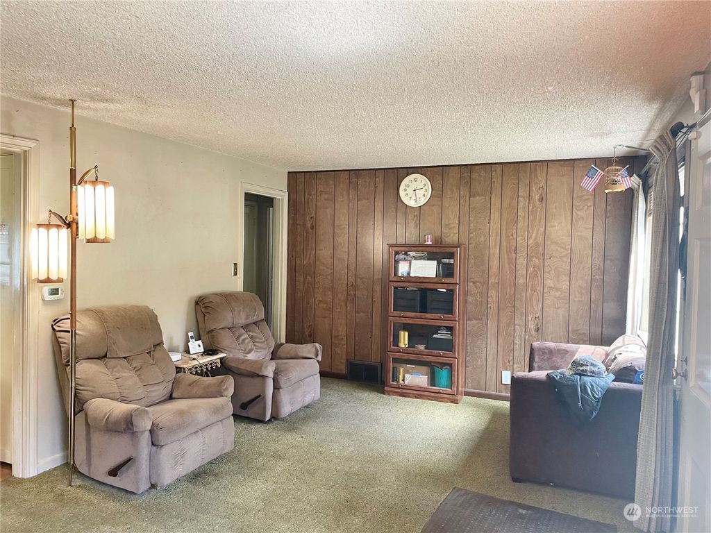 Photo of 326 NE 125th Street NE, Seattle, WA 98125 (MLS # 2215197)