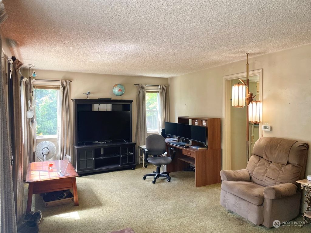 Photo of 326 NE 125th Street NE, Seattle, WA 98125 (MLS # 2215197)