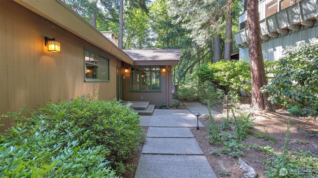 Photo of 9411 SE 54th Street, Mercer Island, WA 98040 (MLS # 2403115)