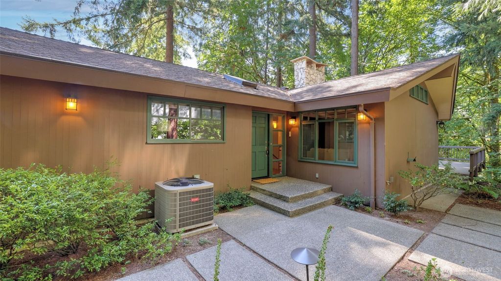Photo of 9411 SE 54th Street, Mercer Island, WA 98040 (MLS # 2403115)