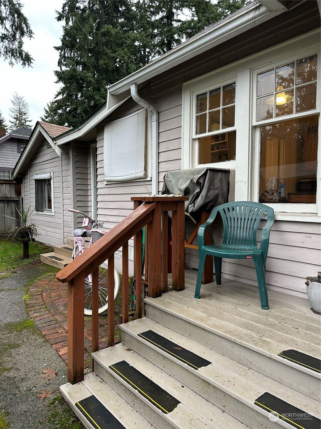 Photo of 554 N 137th Street #A &amp; B, Seattle, WA 98133 (MLS # 2197296)