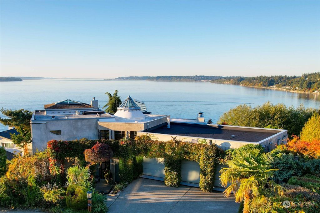 Photo of 404 S 289th Street, Federal Way, WA 98003 (MLS # 2177289)