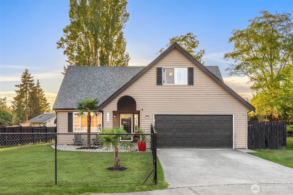 Photo of 1659 S 245th Place, Des Moines, WA 98198 (MLS # 2440399)