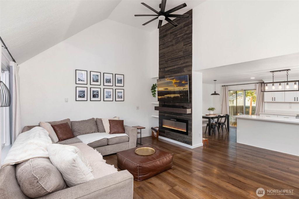 Photo of 1659 S 245th Place, Des Moines, WA 98198 (MLS # 2440399)