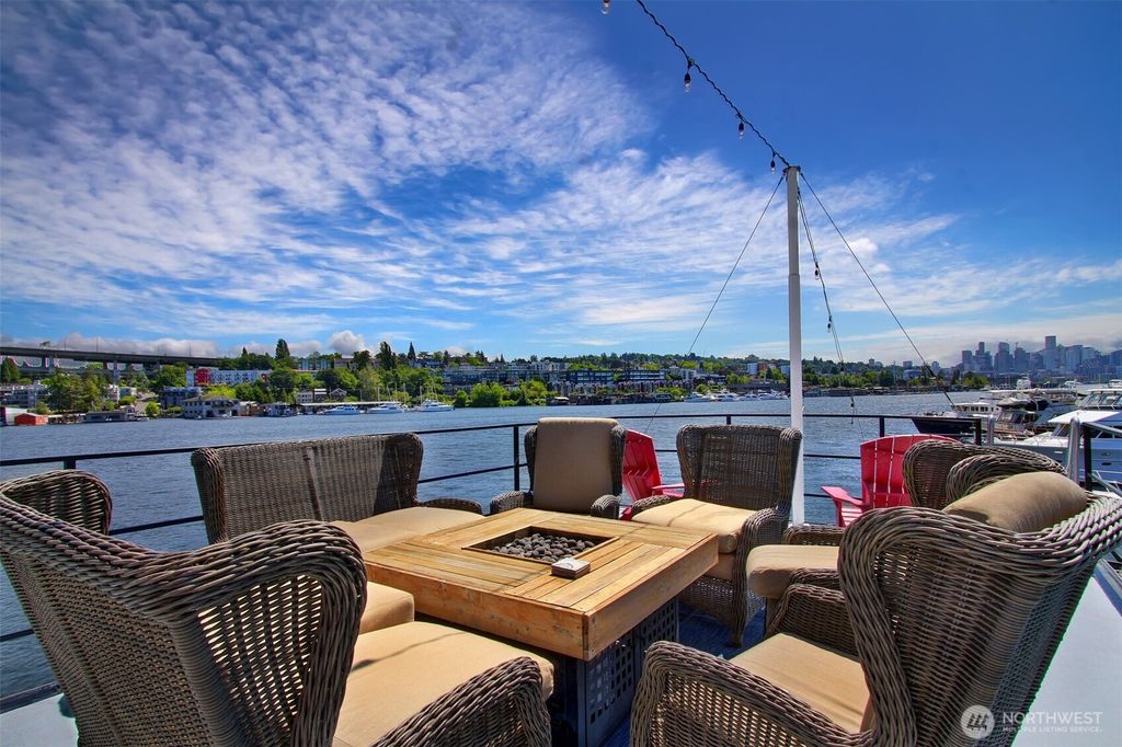 Photo of 2401 N Northlake Way #B13, Seattle, WA 98103 (MLS # 2498715)